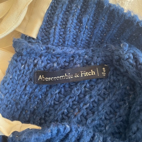 Abercrombie and Fitch Sweater - Picture 5 of 5